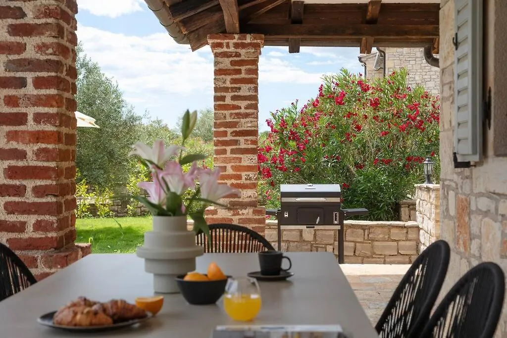 Rustic Villa Rubus With A Pool In Istria Sveti Lovreč Pazenatički