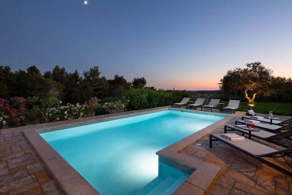 Rustic Villa Rubus With A Pool In Istria Sveti Lovreč Pazenatički